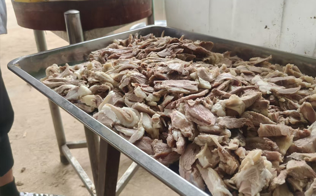 初伏至，新東電為家人們準(zhǔn)備了美味羊肉湯！